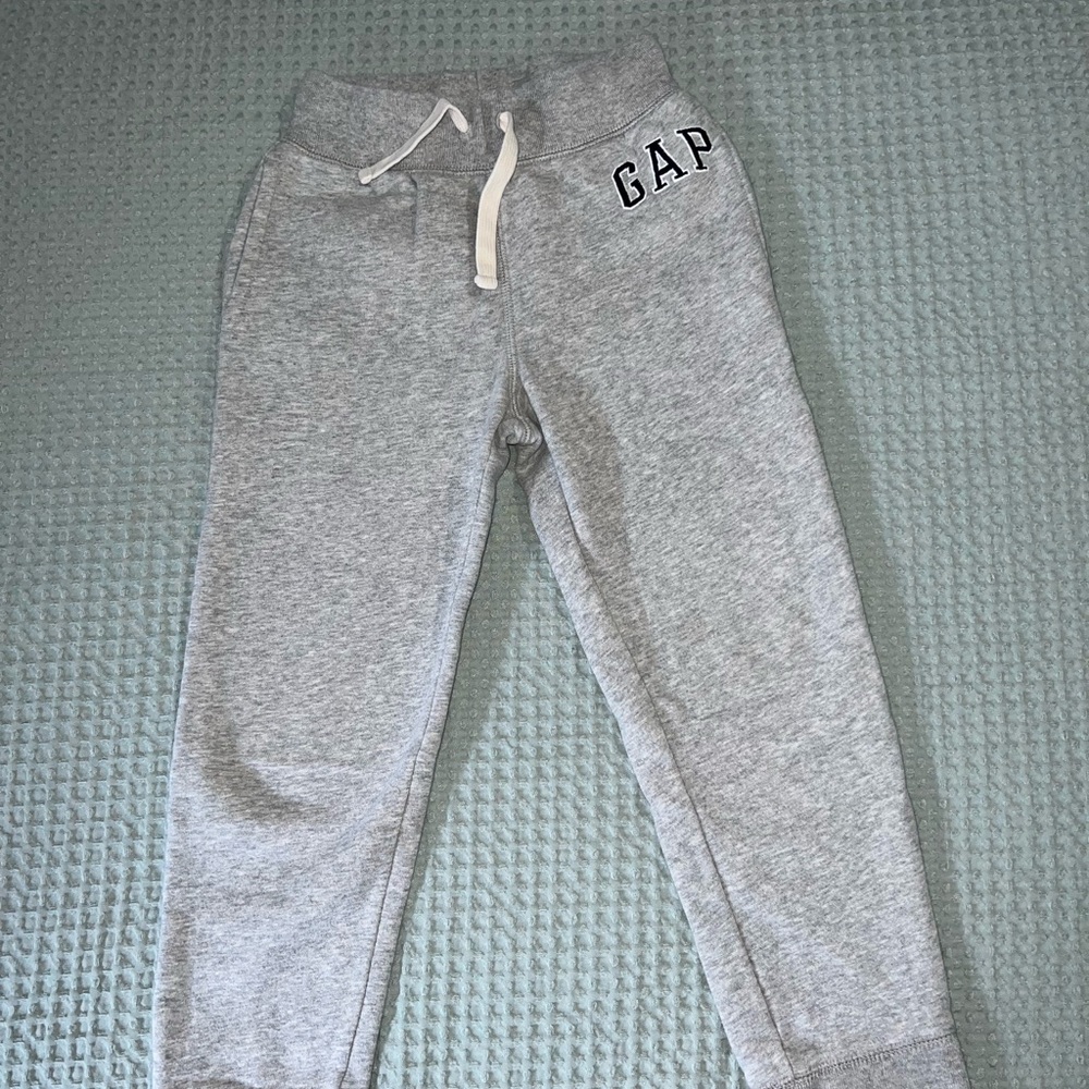 ⭐️3$30⭐️ GAP and Old Navy boys joggers bundle size M - Picture 8 of 10
